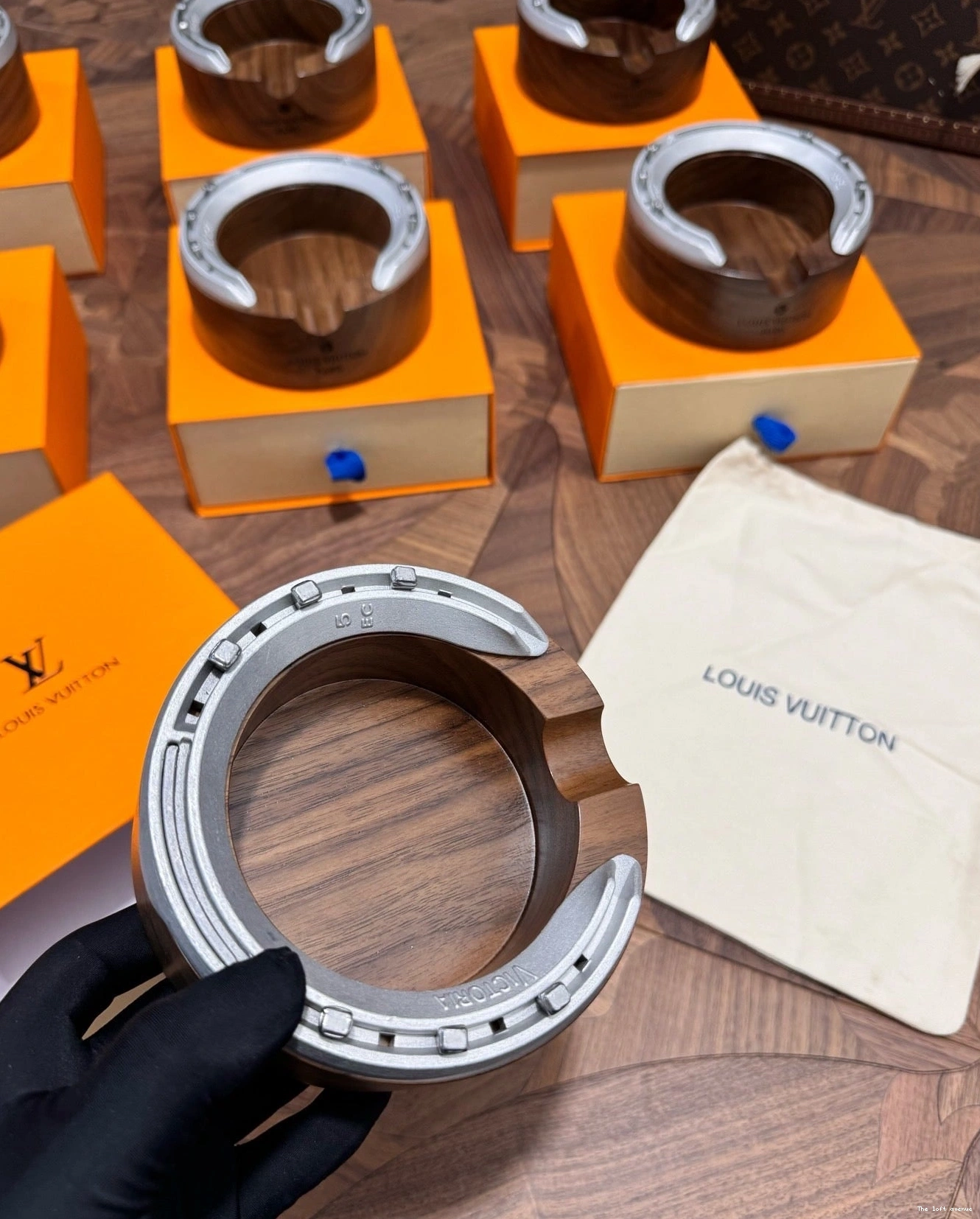 HORSESHOE LV CUSTOM ASHTRAY 0808